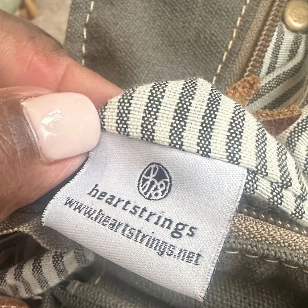 Heartstrings Canvas & Leather Monogrammed R Tote Bag - Picture 8 of 8